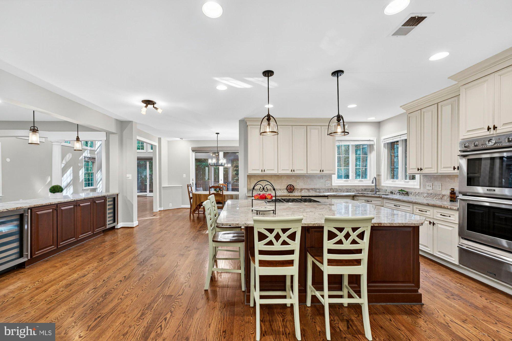 3300 LAUREN OAKS COURT