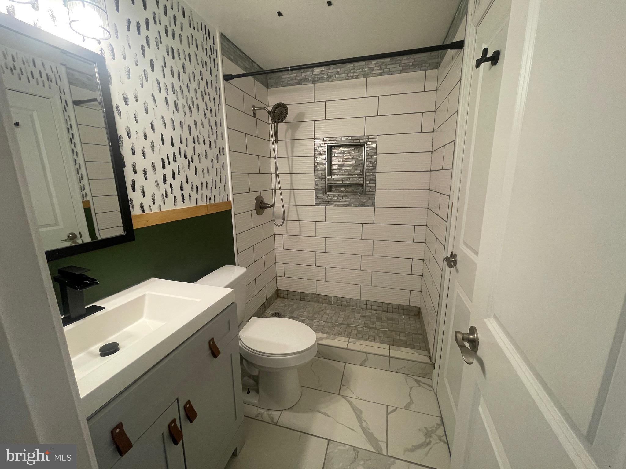 LAKE VILLAGE MANOR - Residential Lease