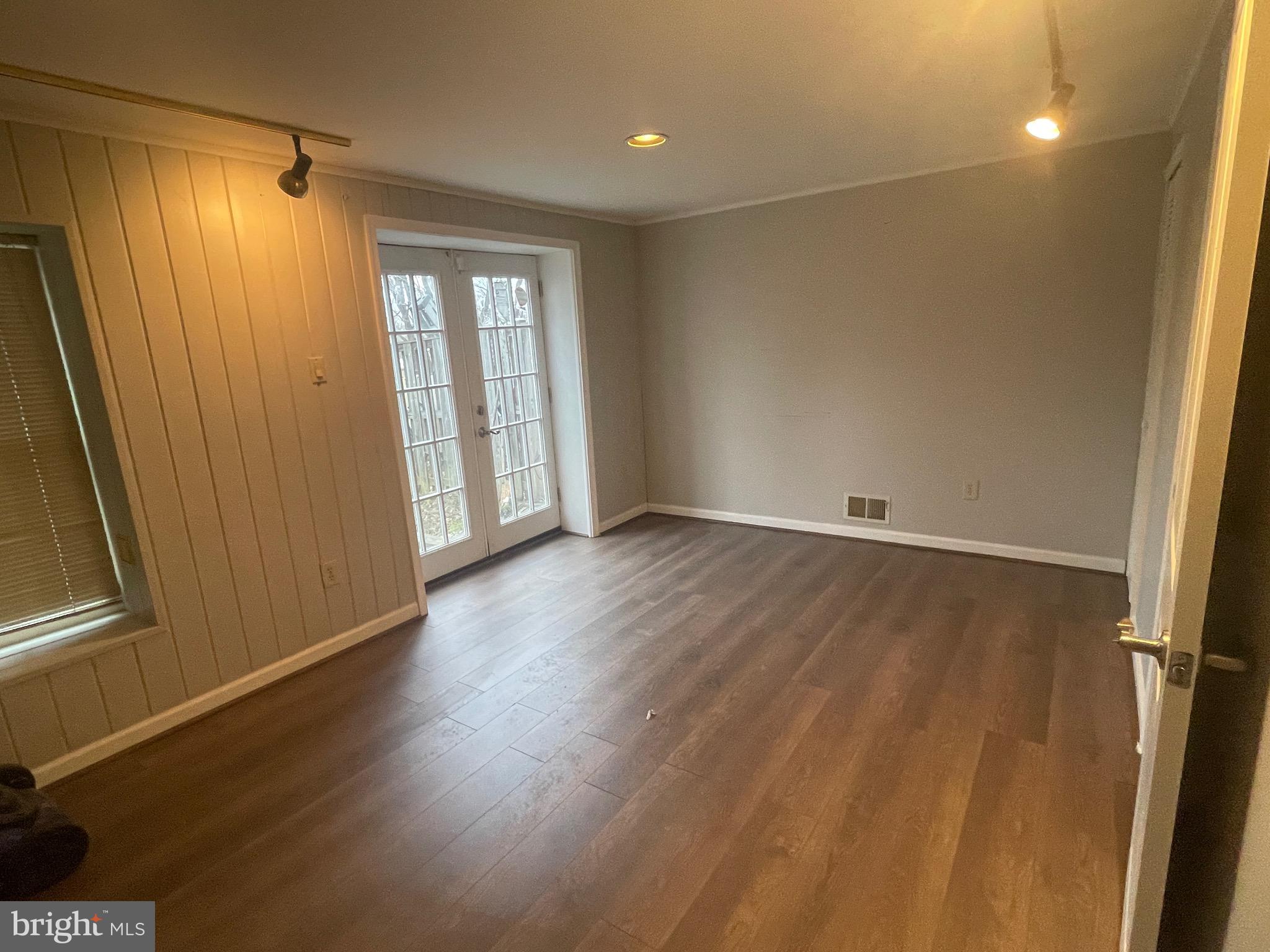 LAKE VILLAGE MANOR - Residential Lease