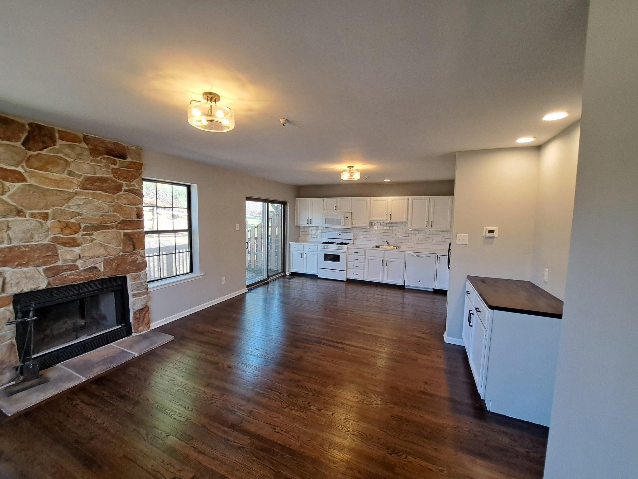 1456 CHESTNUT COURT