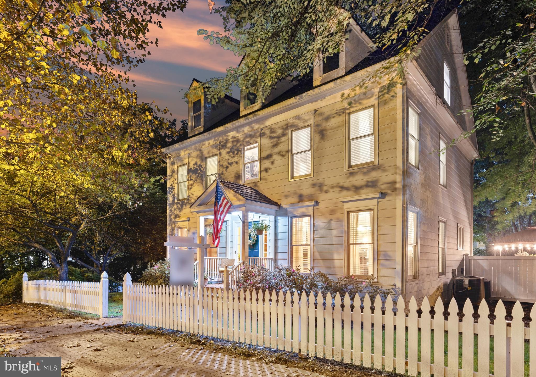 207 TSCHIFFELY SQUARE ROAD