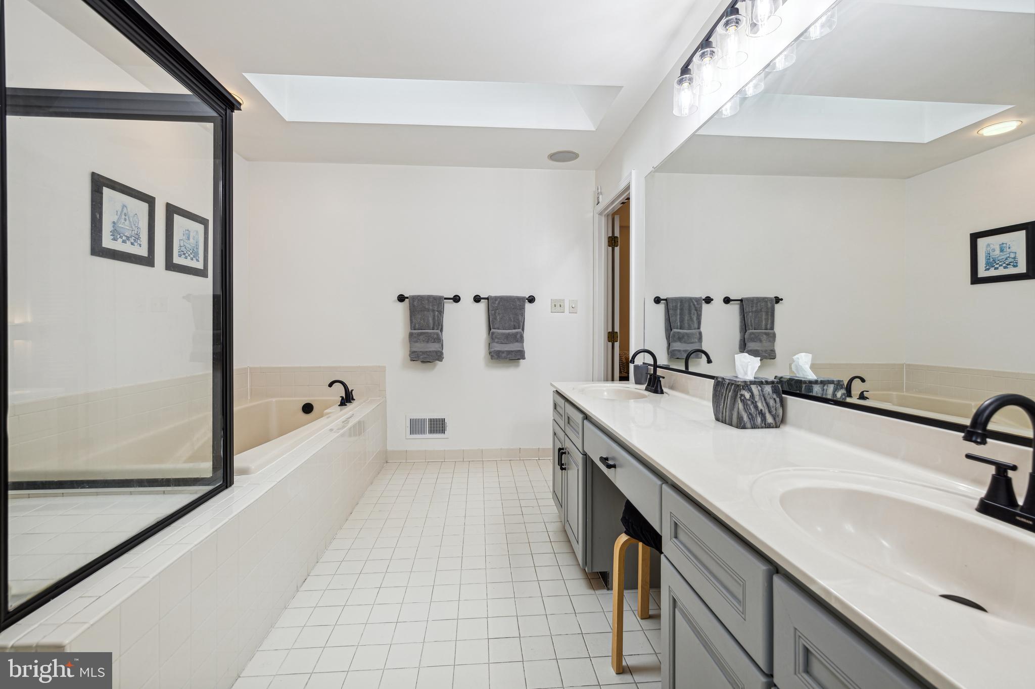 KENTLANDS - Residential