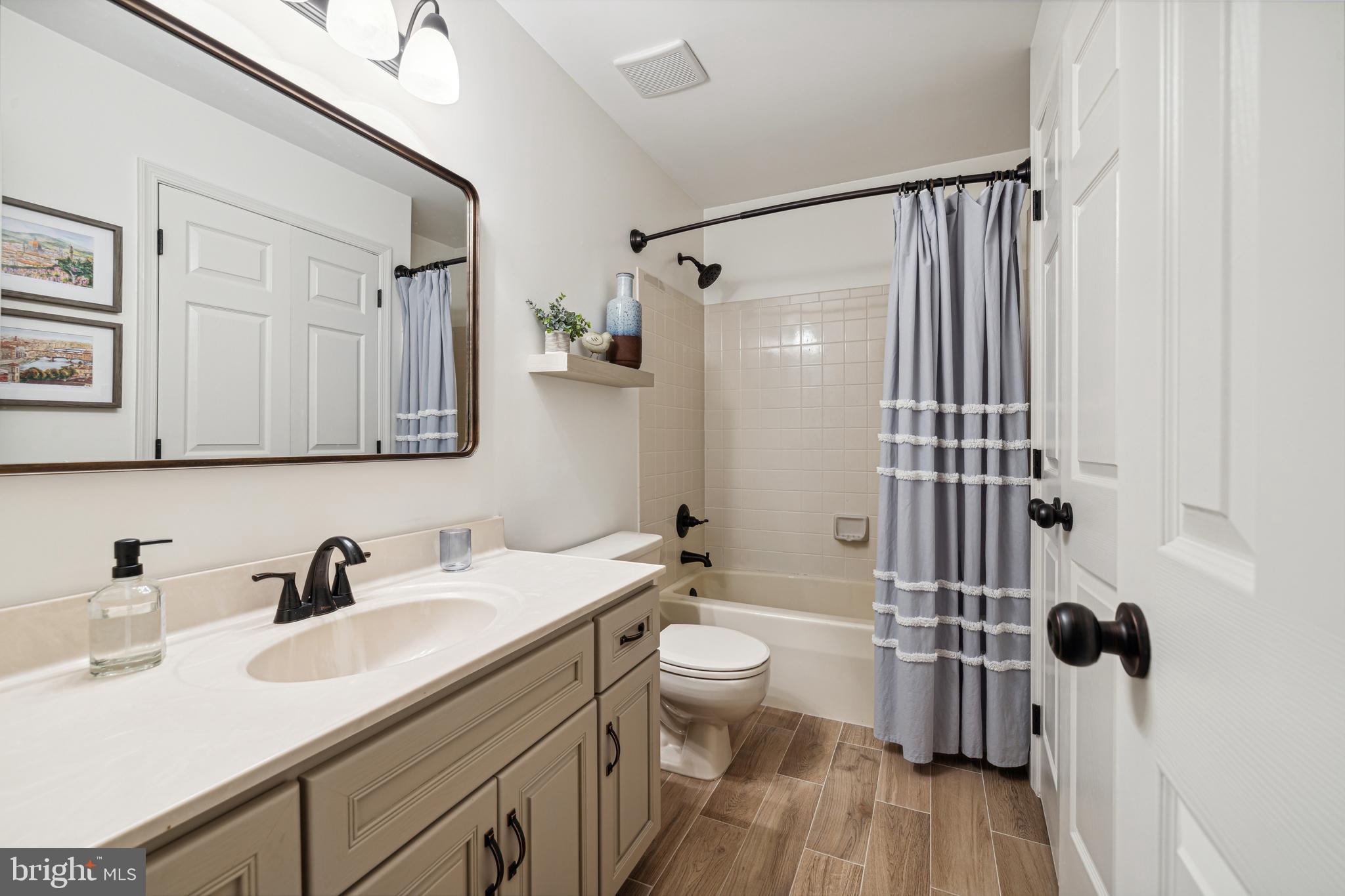 KENTLANDS - Residential