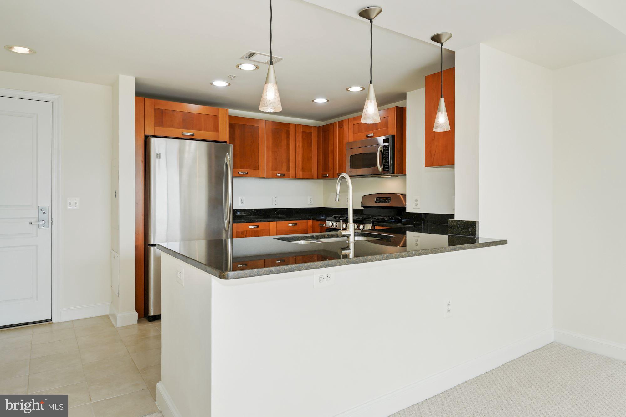 MIDTOWN ALEXANDRIA STATION CONDOMINIUM - Residential