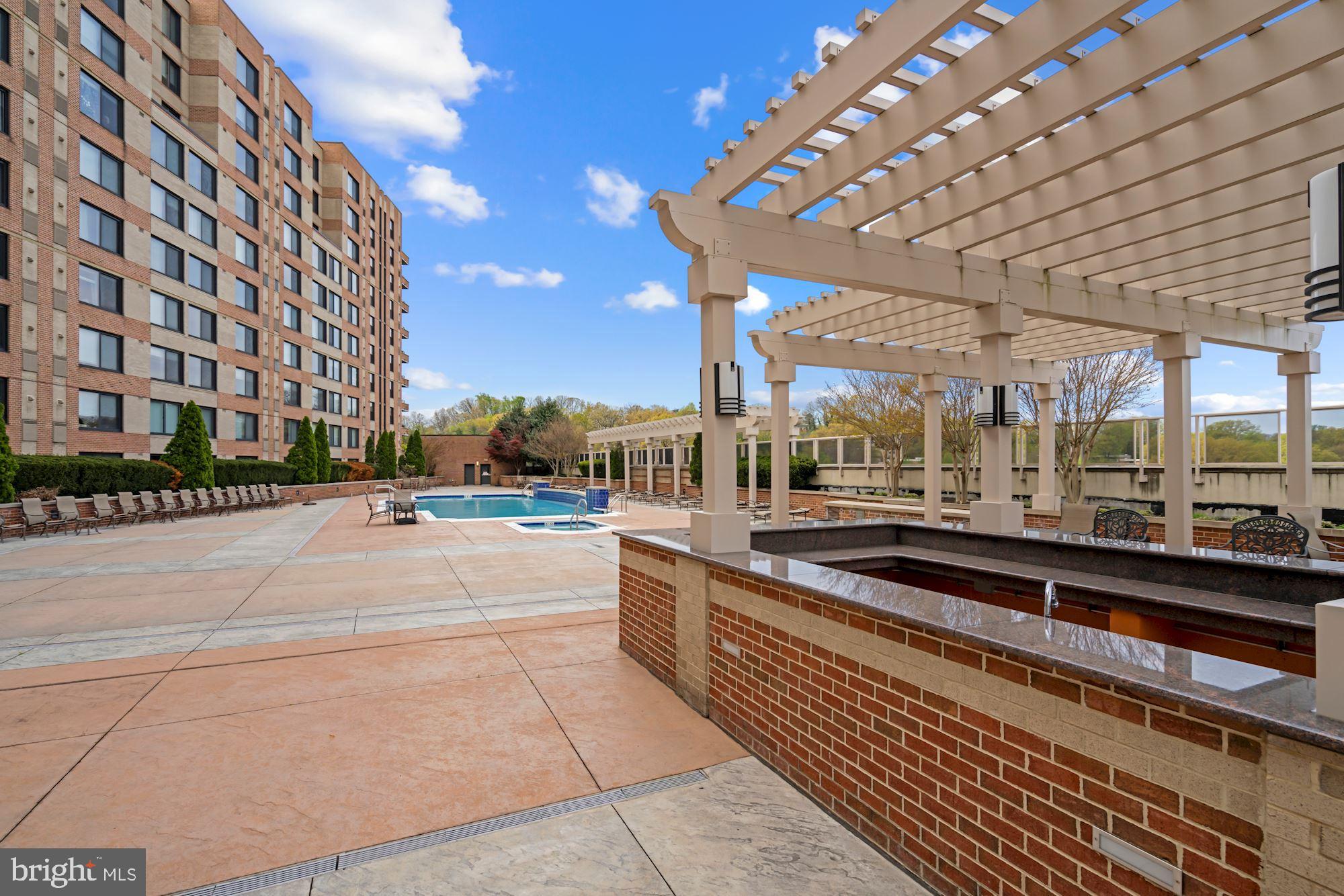 MIDTOWN ALEXANDRIA STATION CONDOMINIUM - Residential