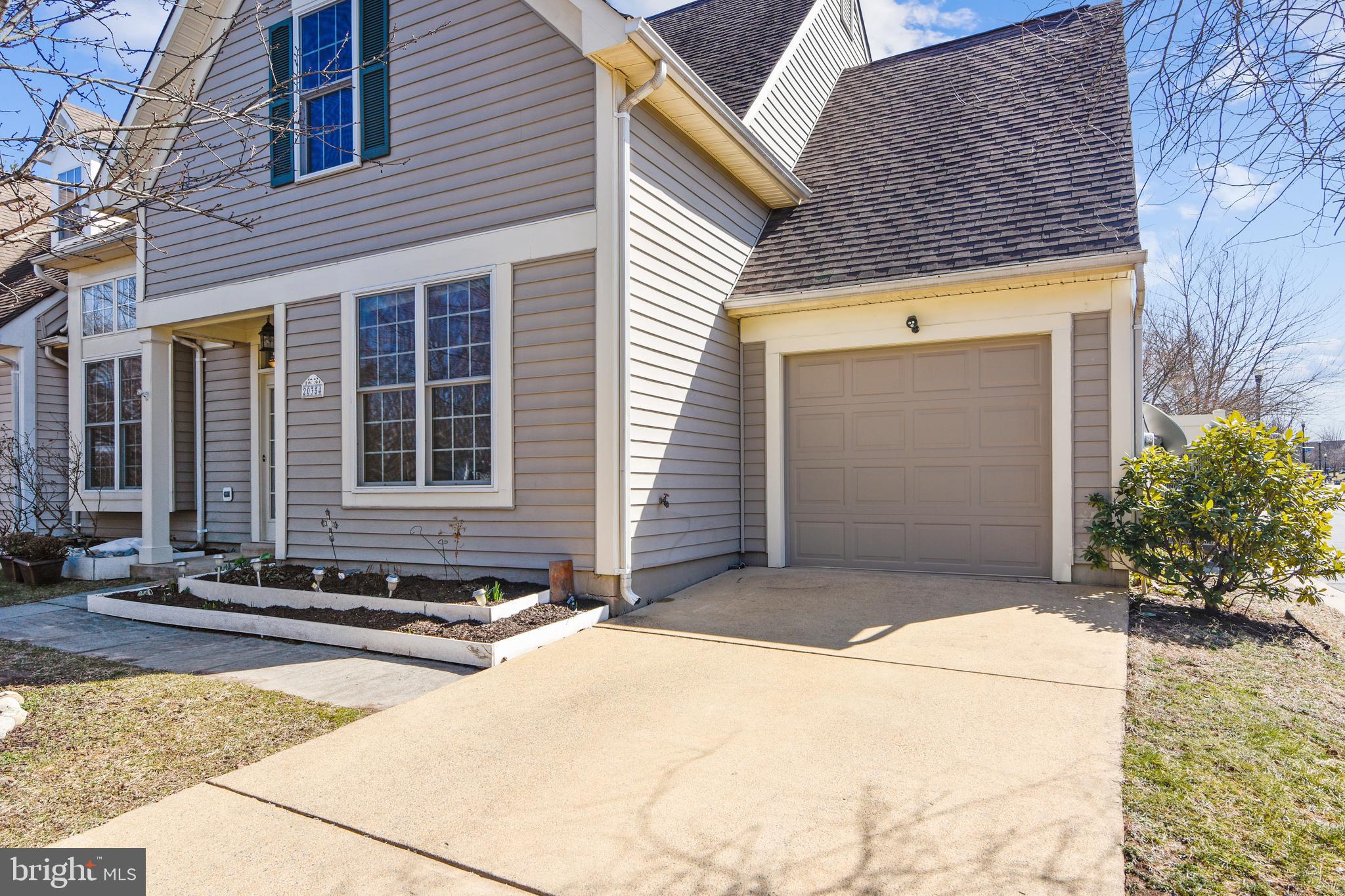 RIDGES AT ASHBURN - Residential