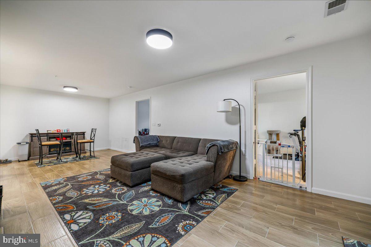 10010 VANDERBILT CIRCLE 3-9