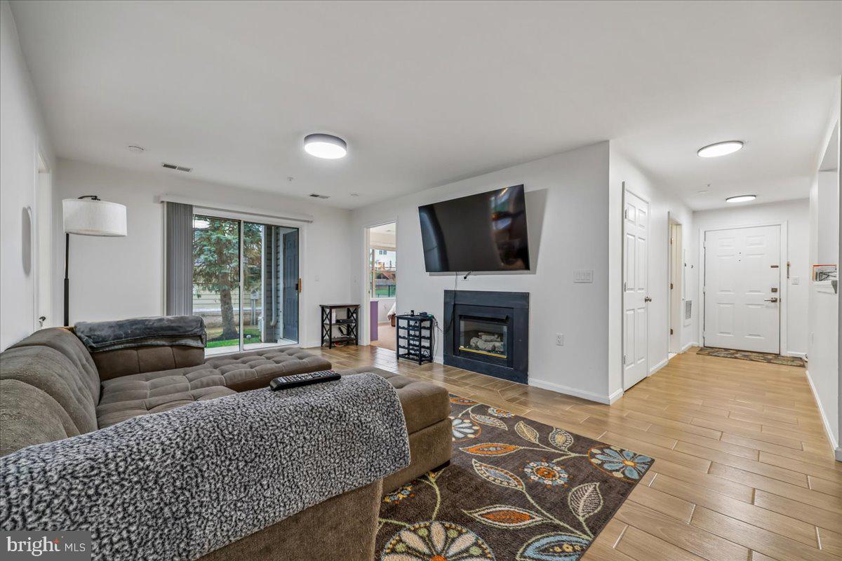 10010 VANDERBILT CIRCLE 3-9