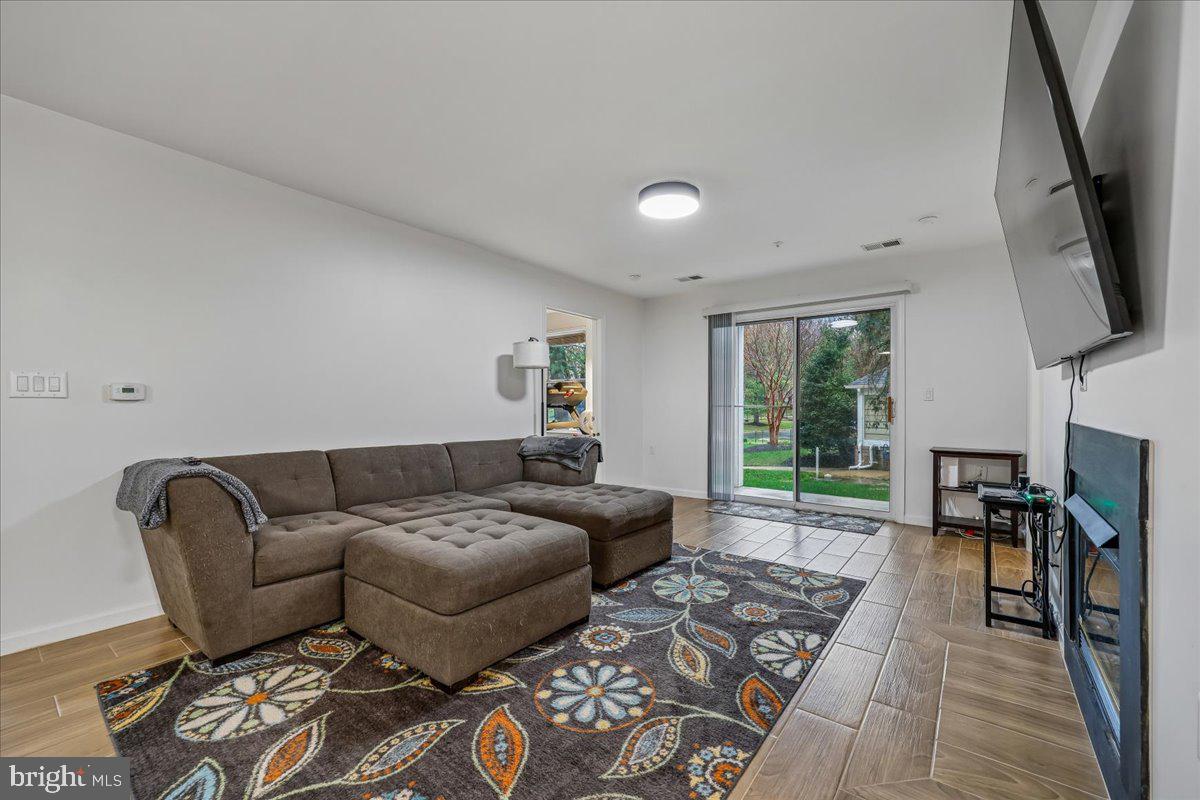 10010 VANDERBILT CIRCLE 3-9