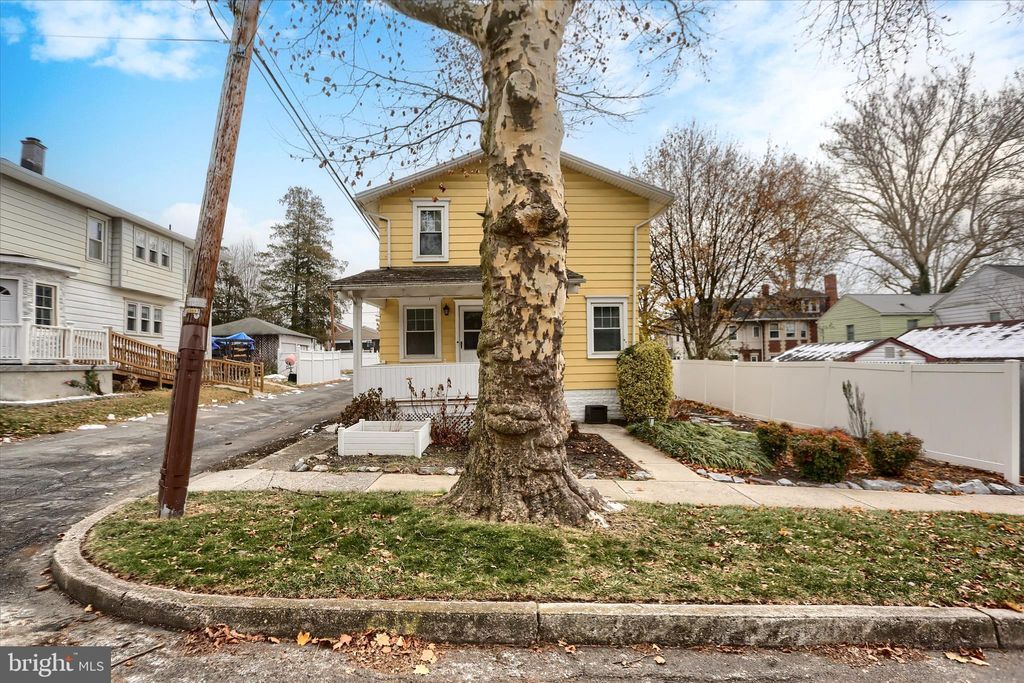 Photo of 301 Swan Street, HARRISBURG, PA 17111 (MLS # PADA2052290)
