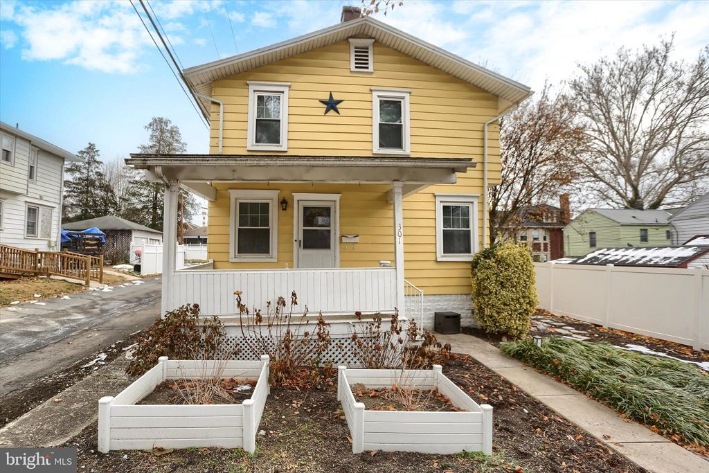 Photo of 301 Swan Street, HARRISBURG, PA 17111 (MLS # PADA2052290)