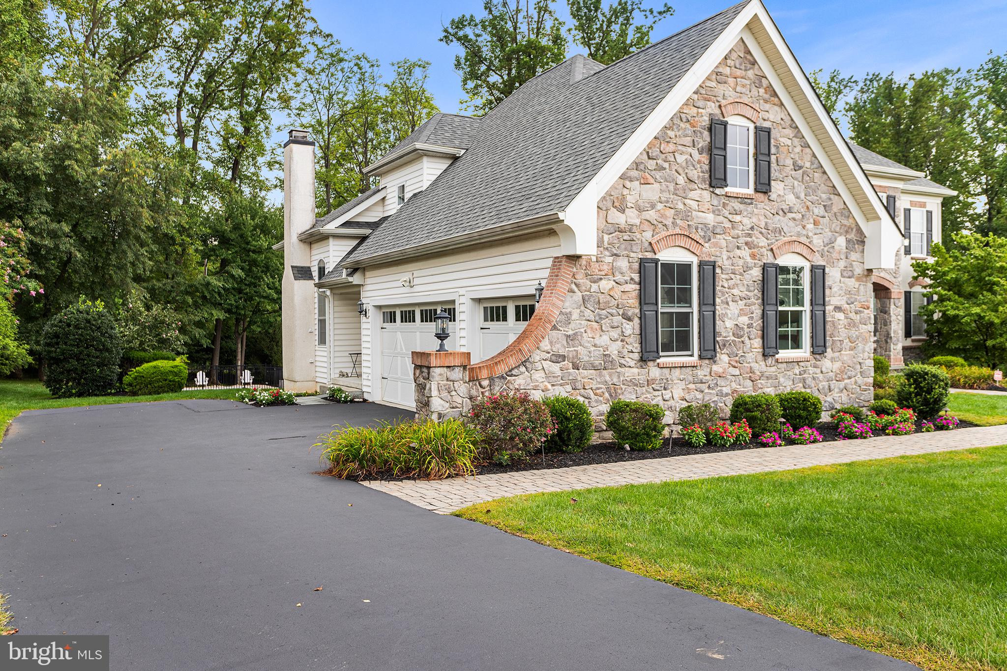 5 PINE VALLEY COURT