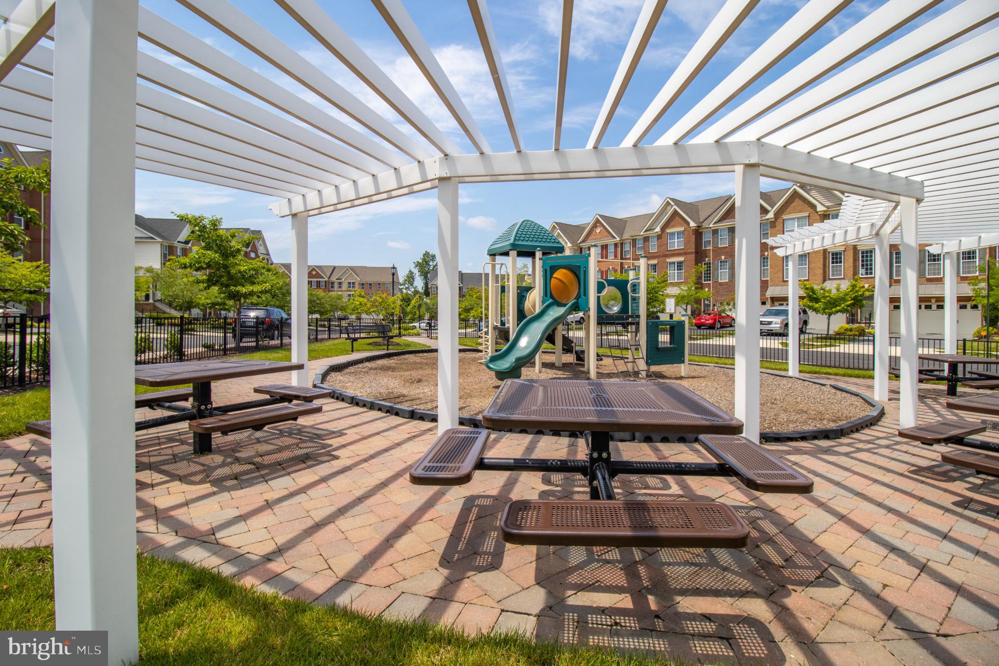 MARLBORO RIDGE - Residential