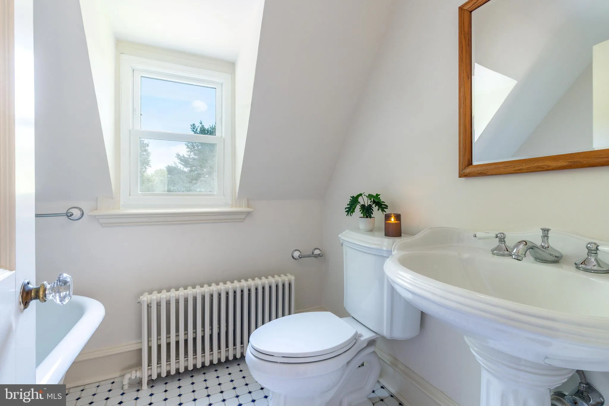 Bryn Mawr, Pennsylvania 19010, United States, 6 Bedrooms Bedrooms, ,4 BathroomsBathrooms,Residential,Pending,176332