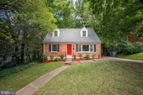 Photo of 6474 Oakwood Drive, FALLS CHURCH, VA 22041 (MLS # VAFX2306162)
