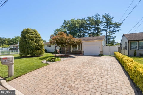 Homes For Sale - 575 Royal Drive<br/> VINELAND, NJ 08360