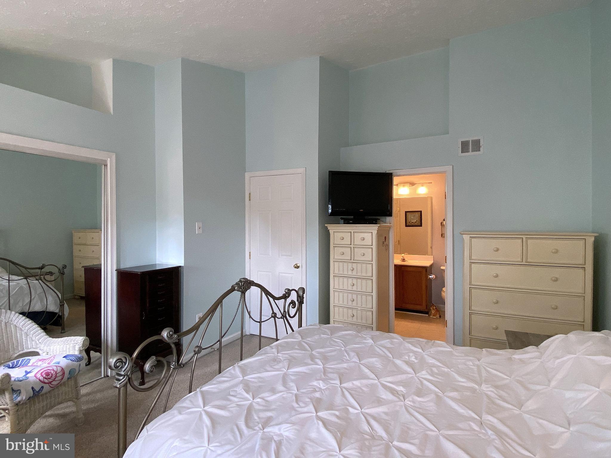 LAUREL WOODS - Residential