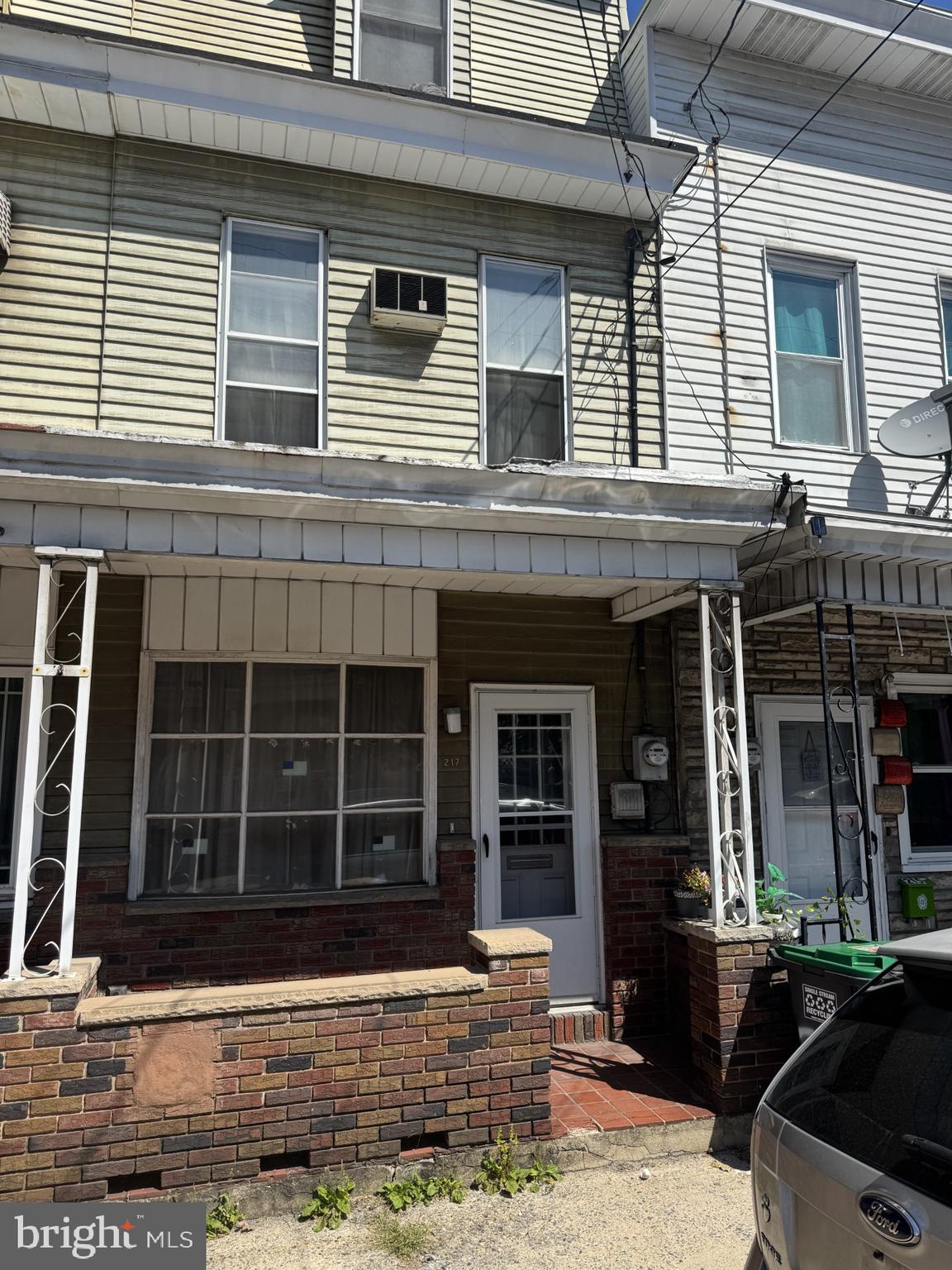 4 Bedroom row with yard and garage. Oil Heat, 200 Amp service and updated kitchen and bath. Newer appliances. Walking distance to school and stores. Some TLC needed.