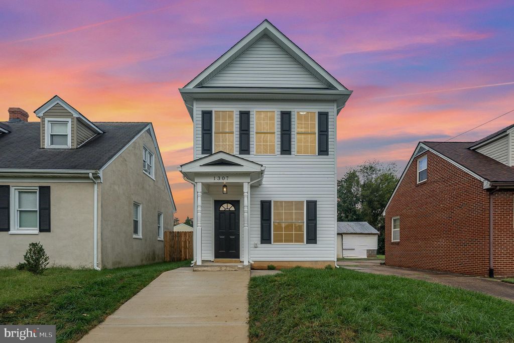Photo of 1307 Cardwell Street, FREDERICKSBURG, VA 22401 (MLS # VAFB2009036)