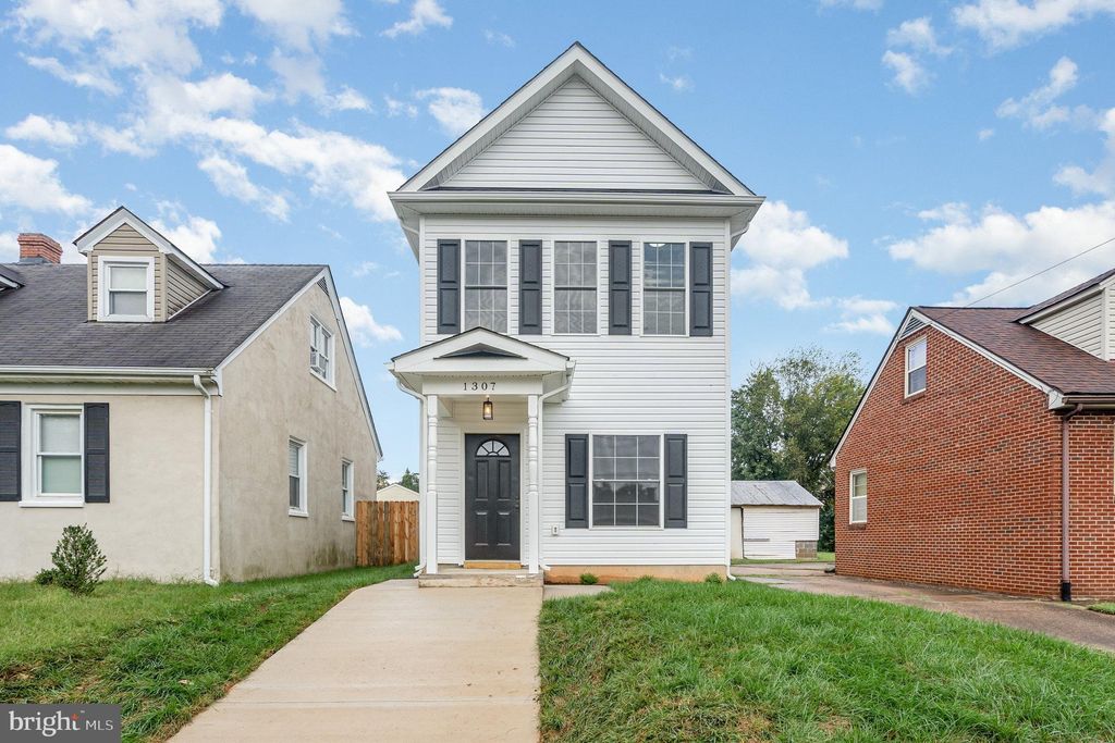Photo of 1307 Cardwell Street, FREDERICKSBURG, VA 22401 (MLS # VAFB2009036)