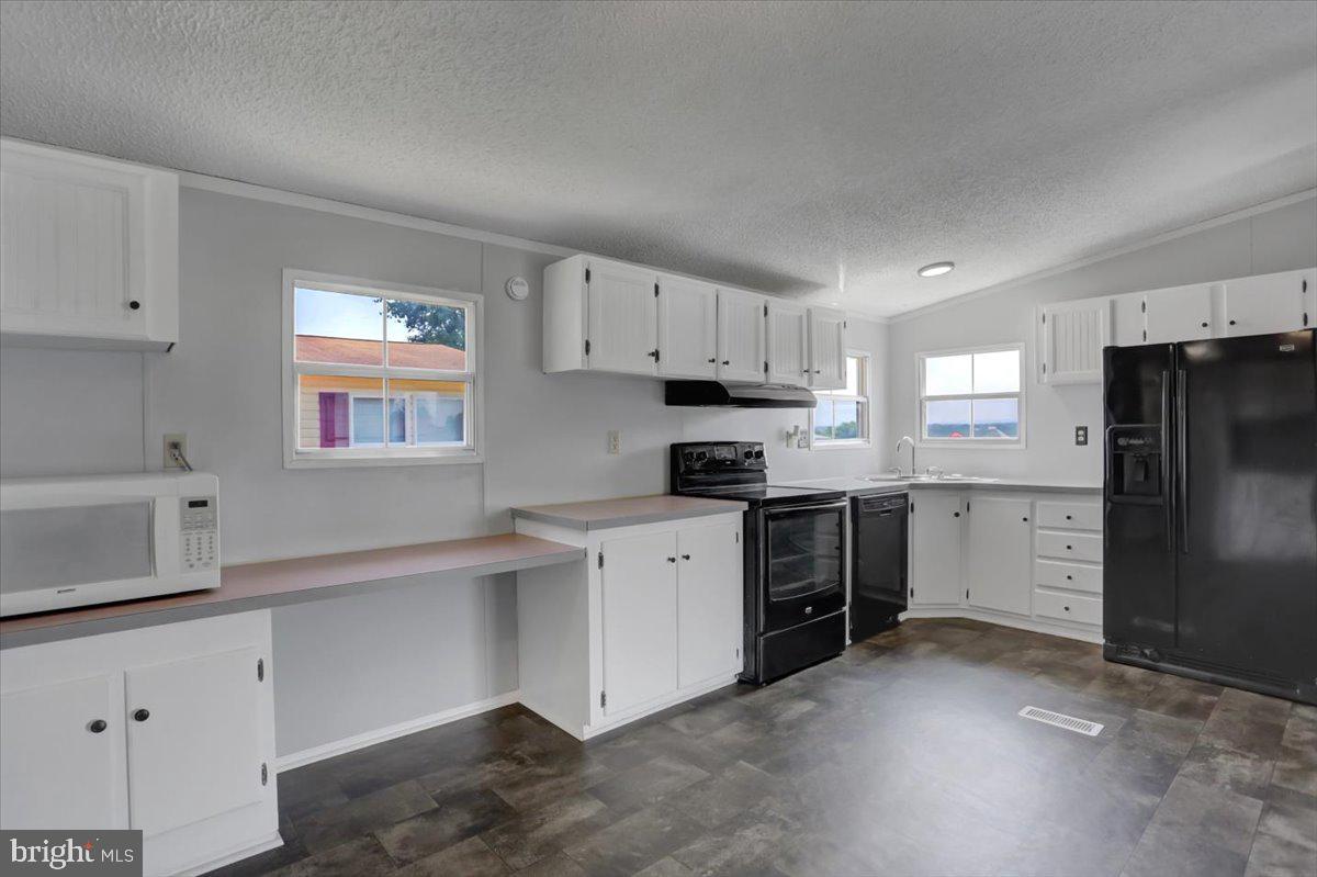 HIGHLAND MANOR - Residential