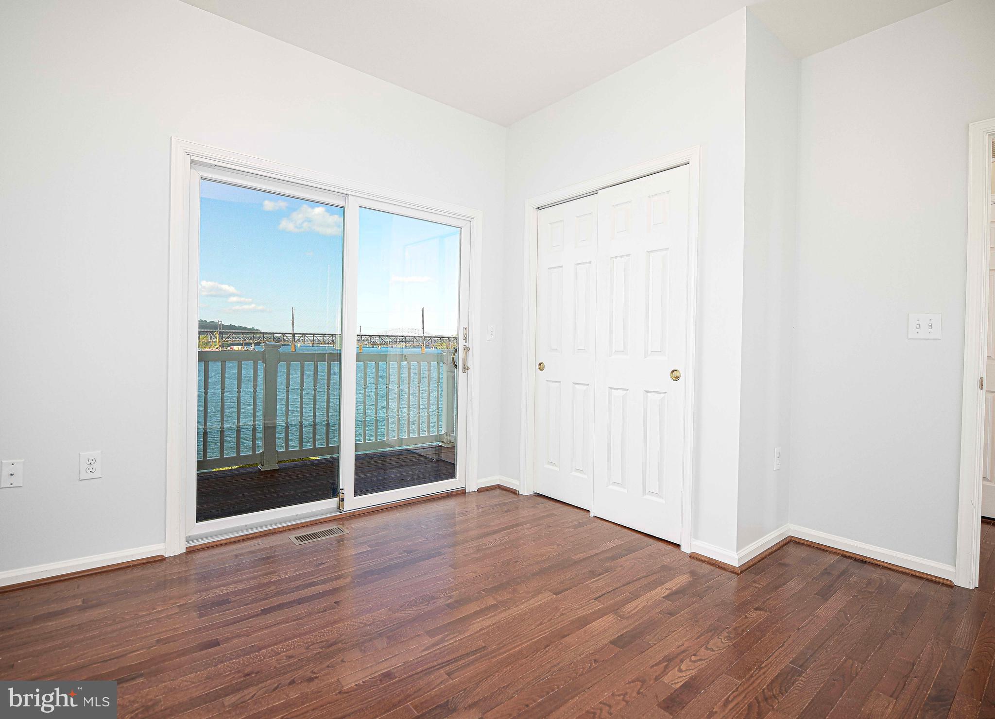 SENECA POINTE - Residential