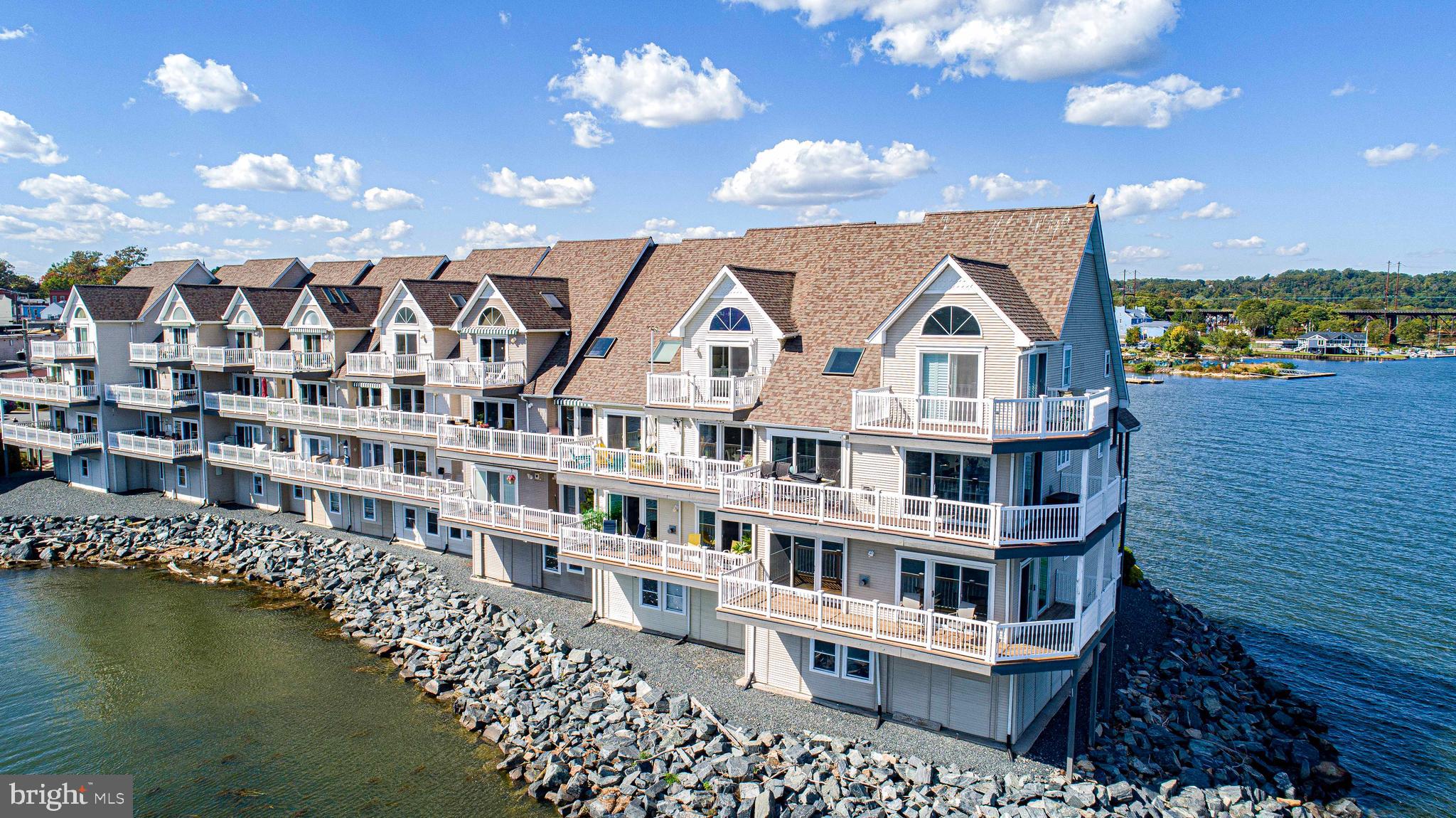 SENECA POINTE - Residential