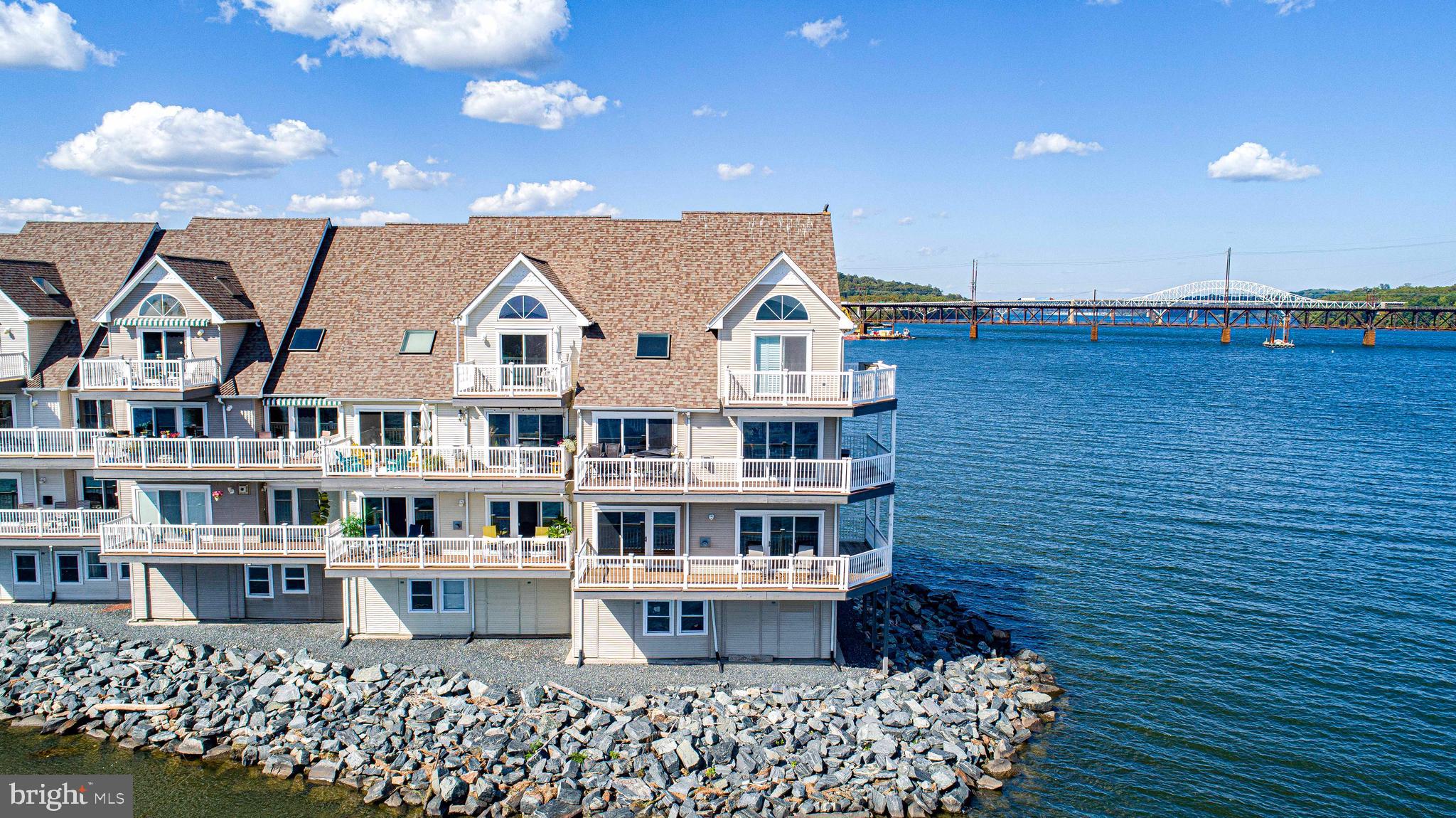 SENECA POINTE - Residential