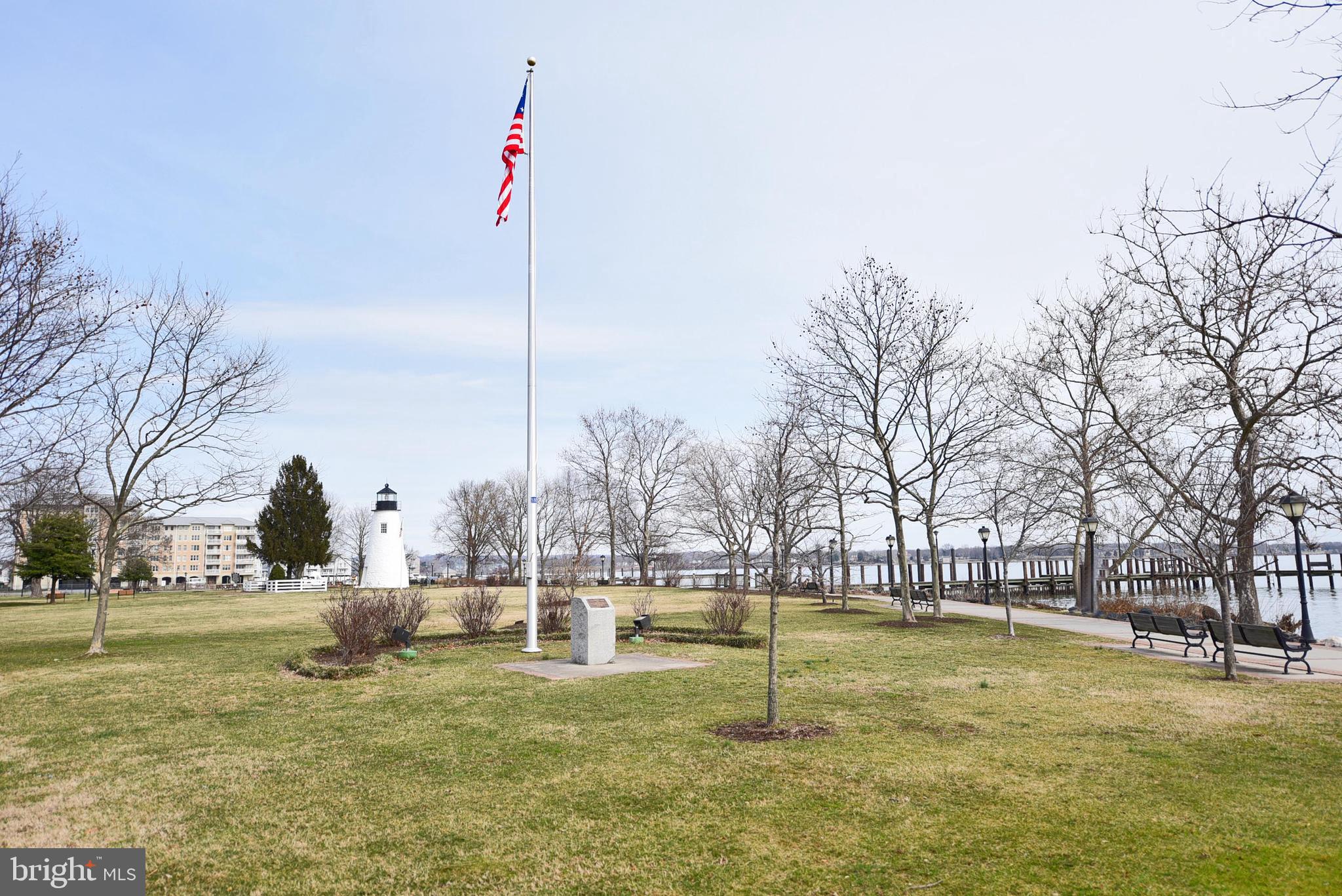 SENECA POINTE - Residential