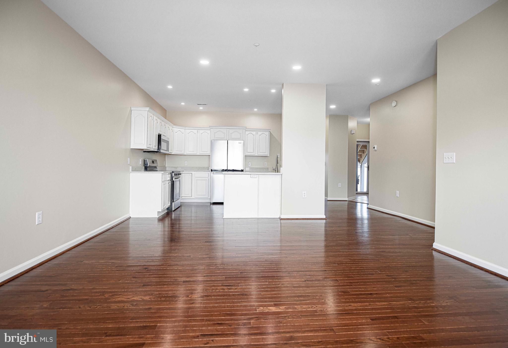 SENECA POINTE - Residential