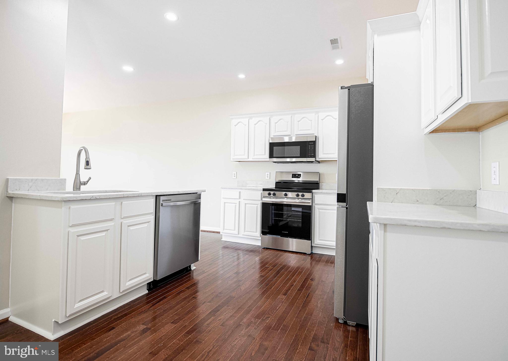 SENECA POINTE - Residential