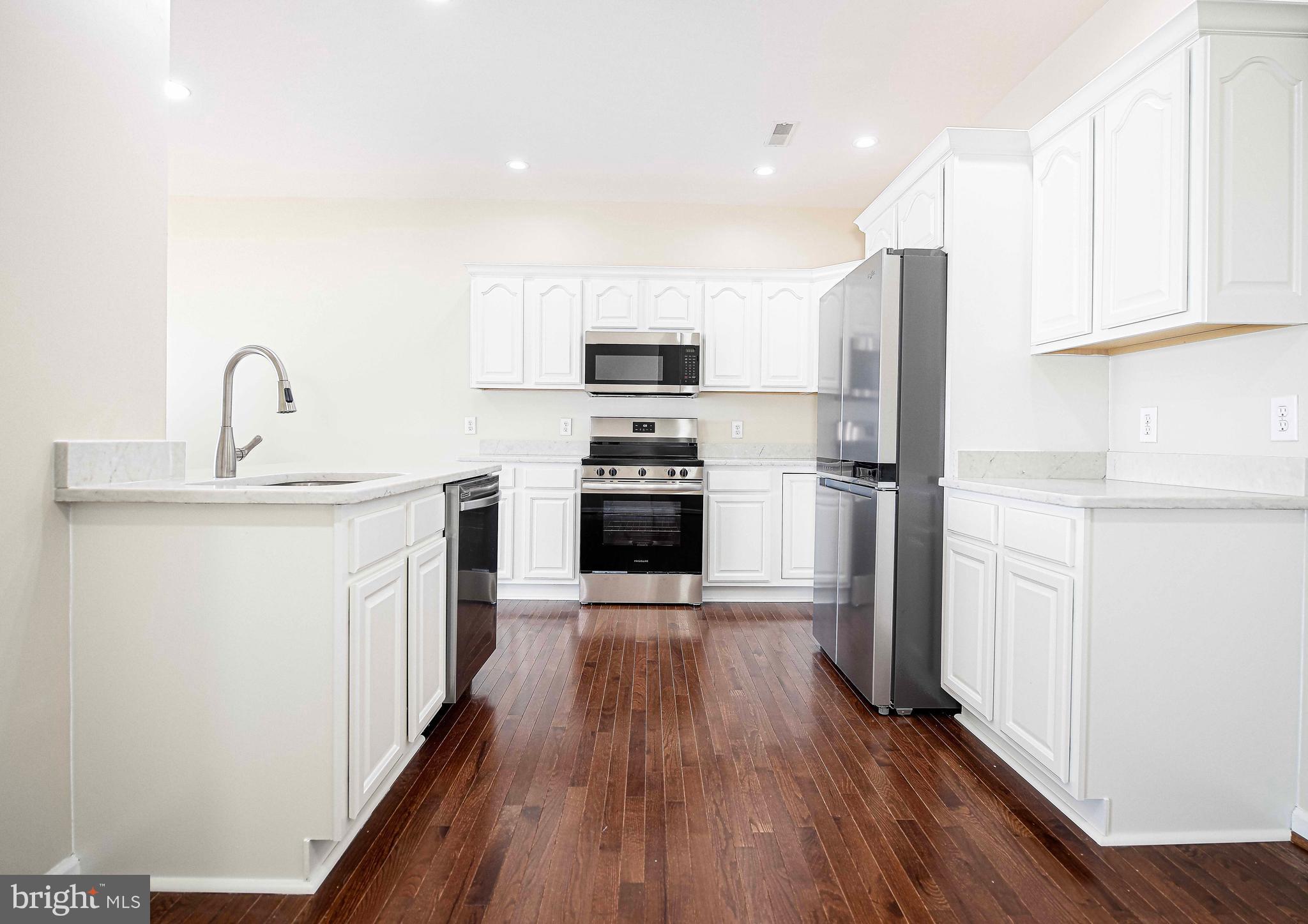 SENECA POINTE - Residential