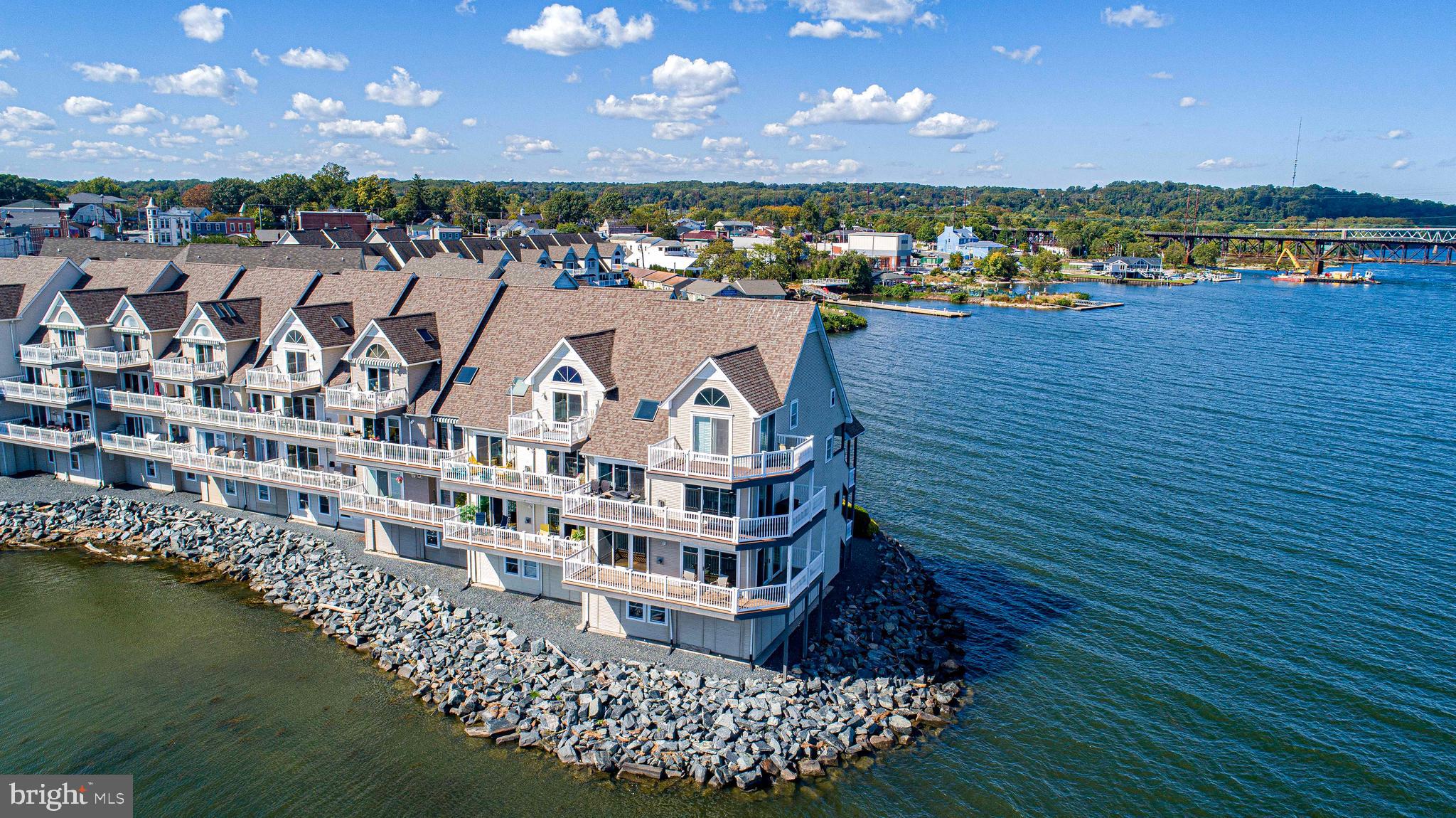 SENECA POINTE - Residential