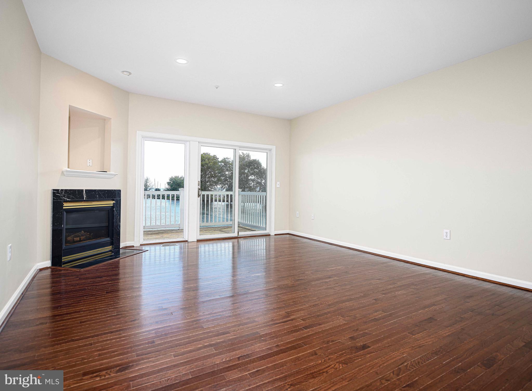 SENECA POINTE - Residential