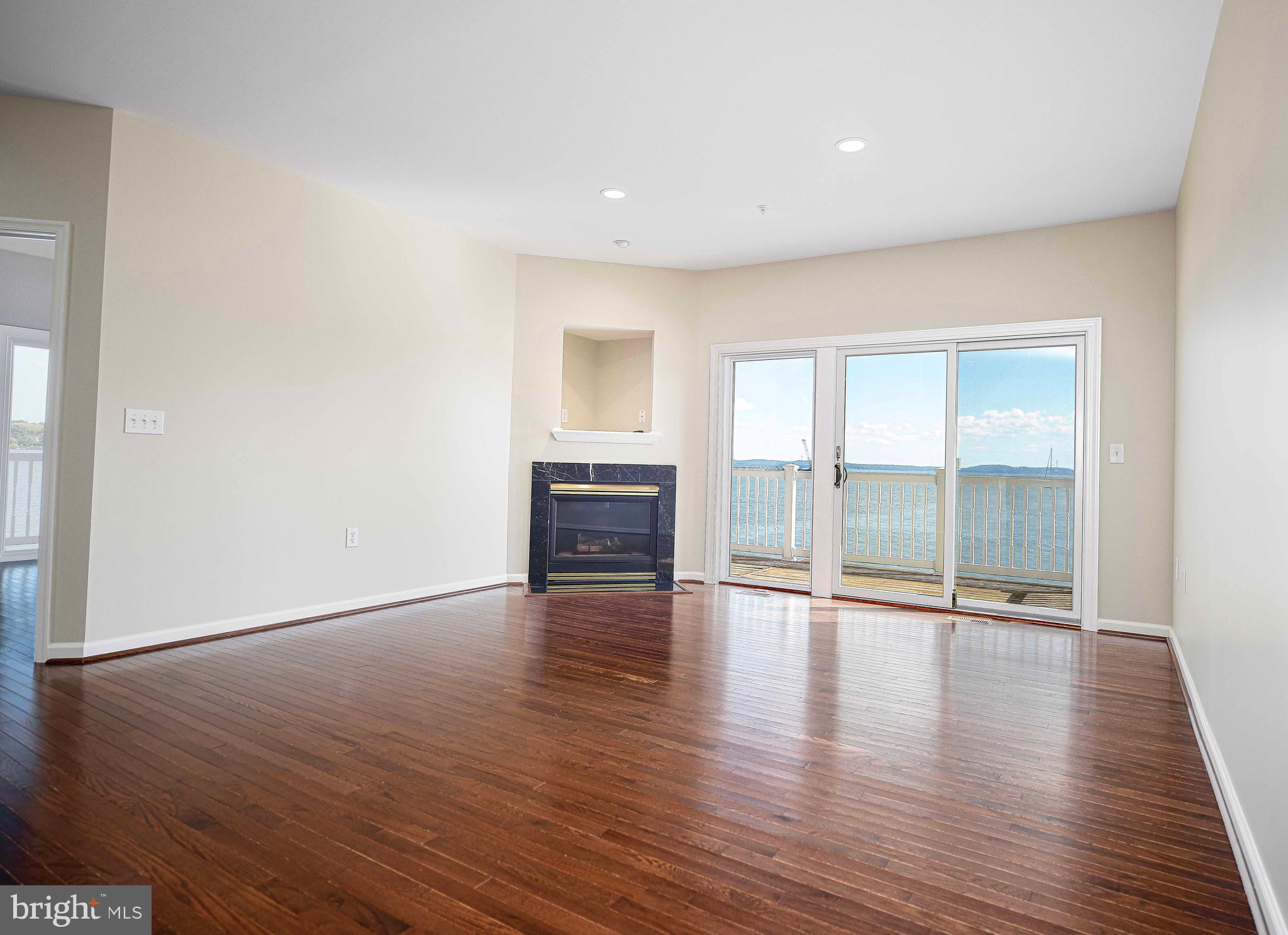 SENECA POINTE - Residential