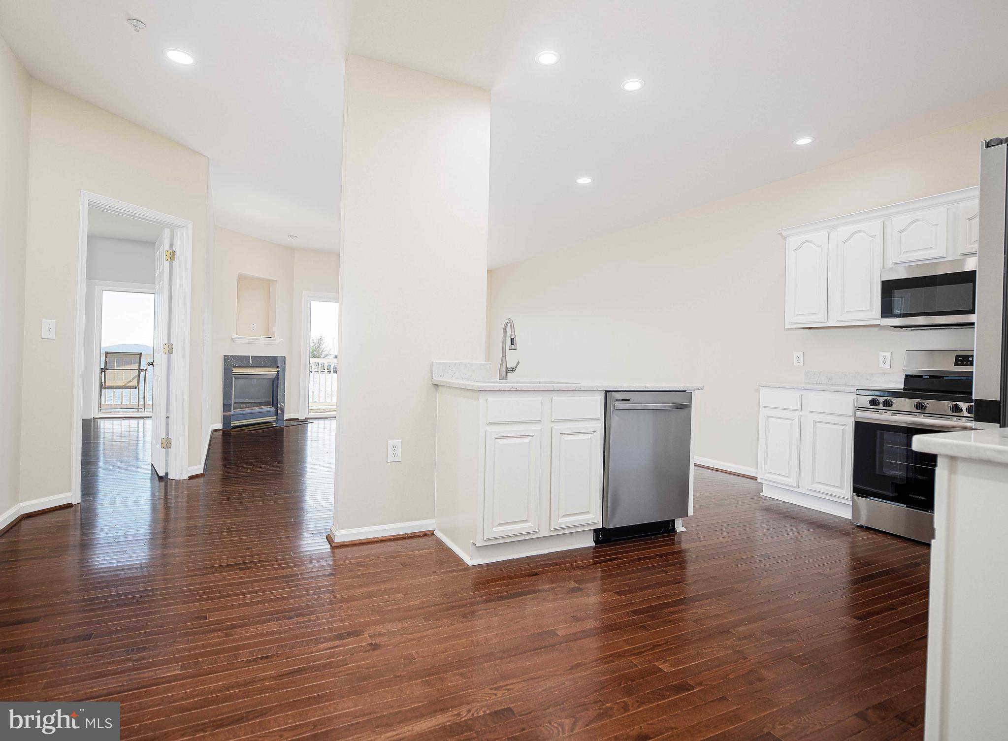 SENECA POINTE - Residential