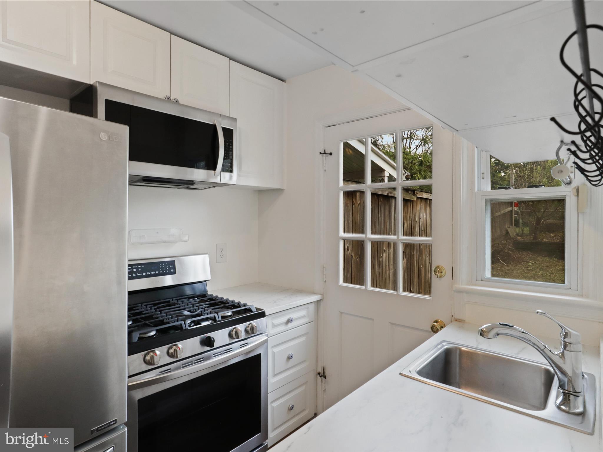 JEFFERSON MANOR - Residential Lease