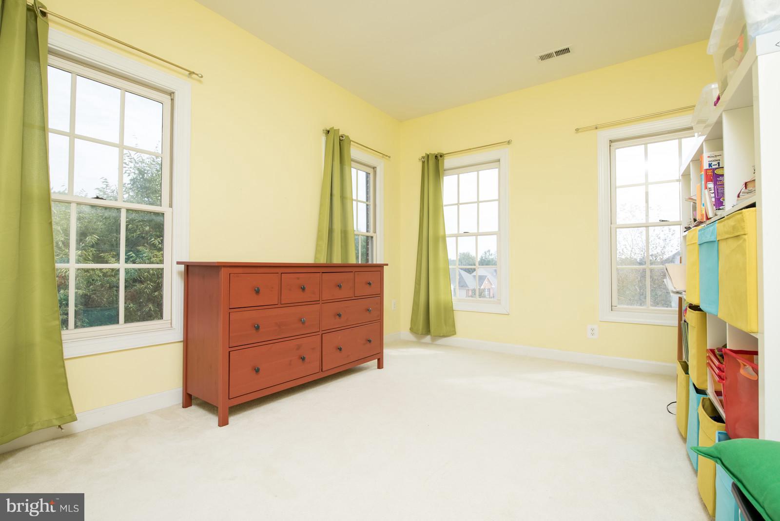 QUINCE ORCHARD PARK - Residential