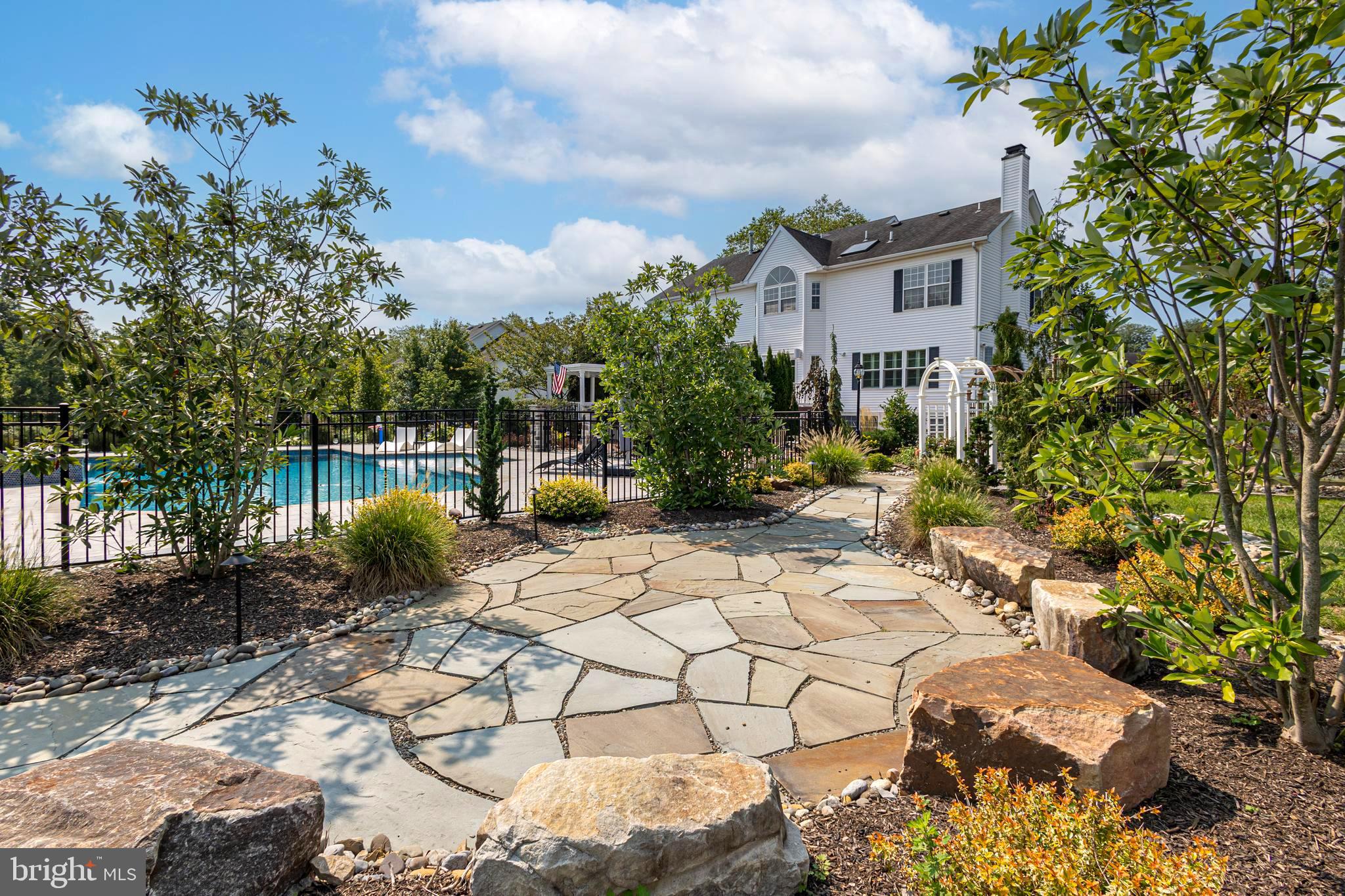 RAVEN HOLLOW - Residential