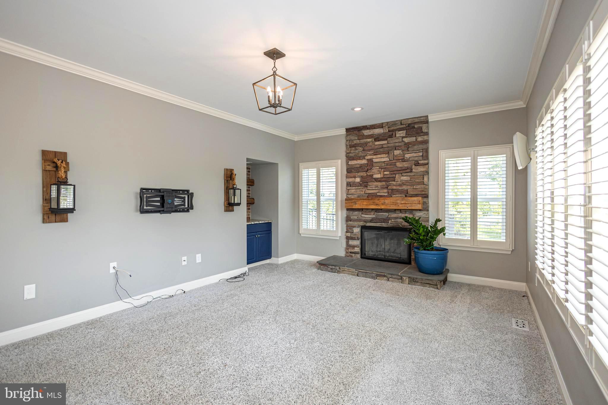 RAVEN HOLLOW - Residential