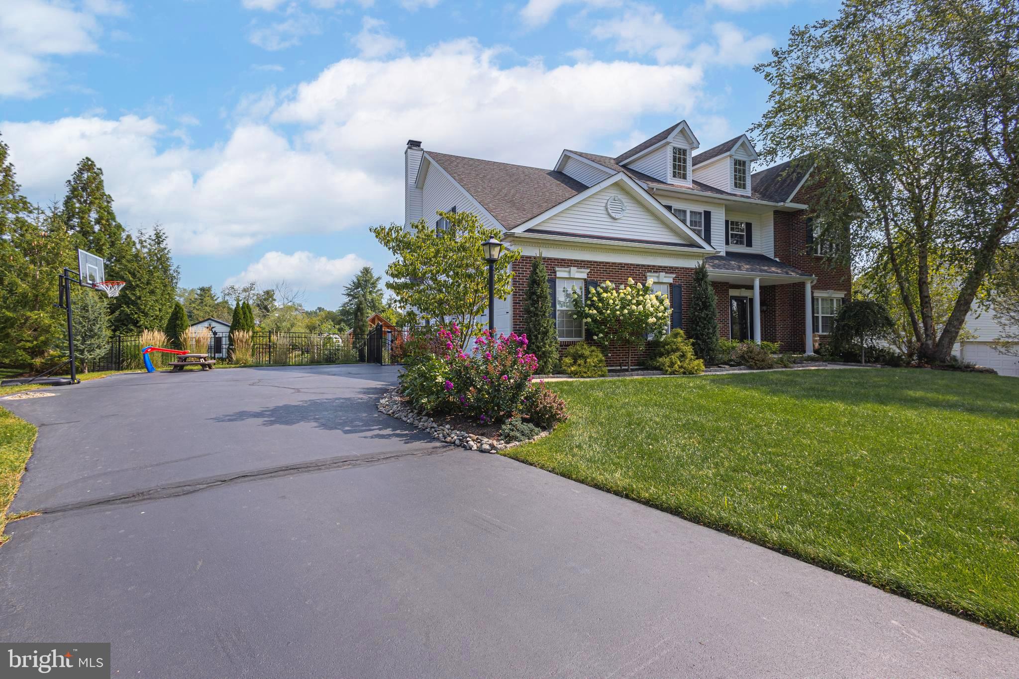 RAVEN HOLLOW - Residential