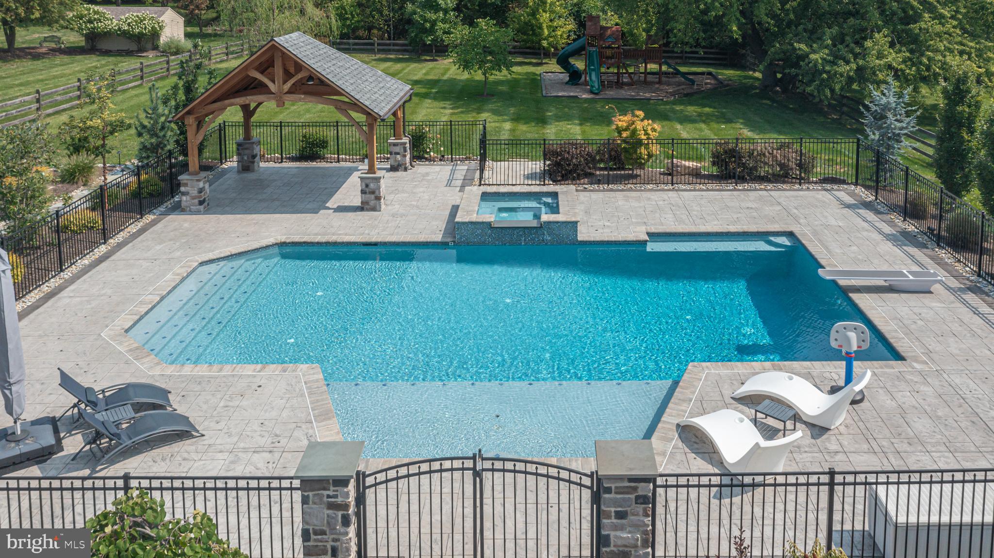 RAVEN HOLLOW - Residential