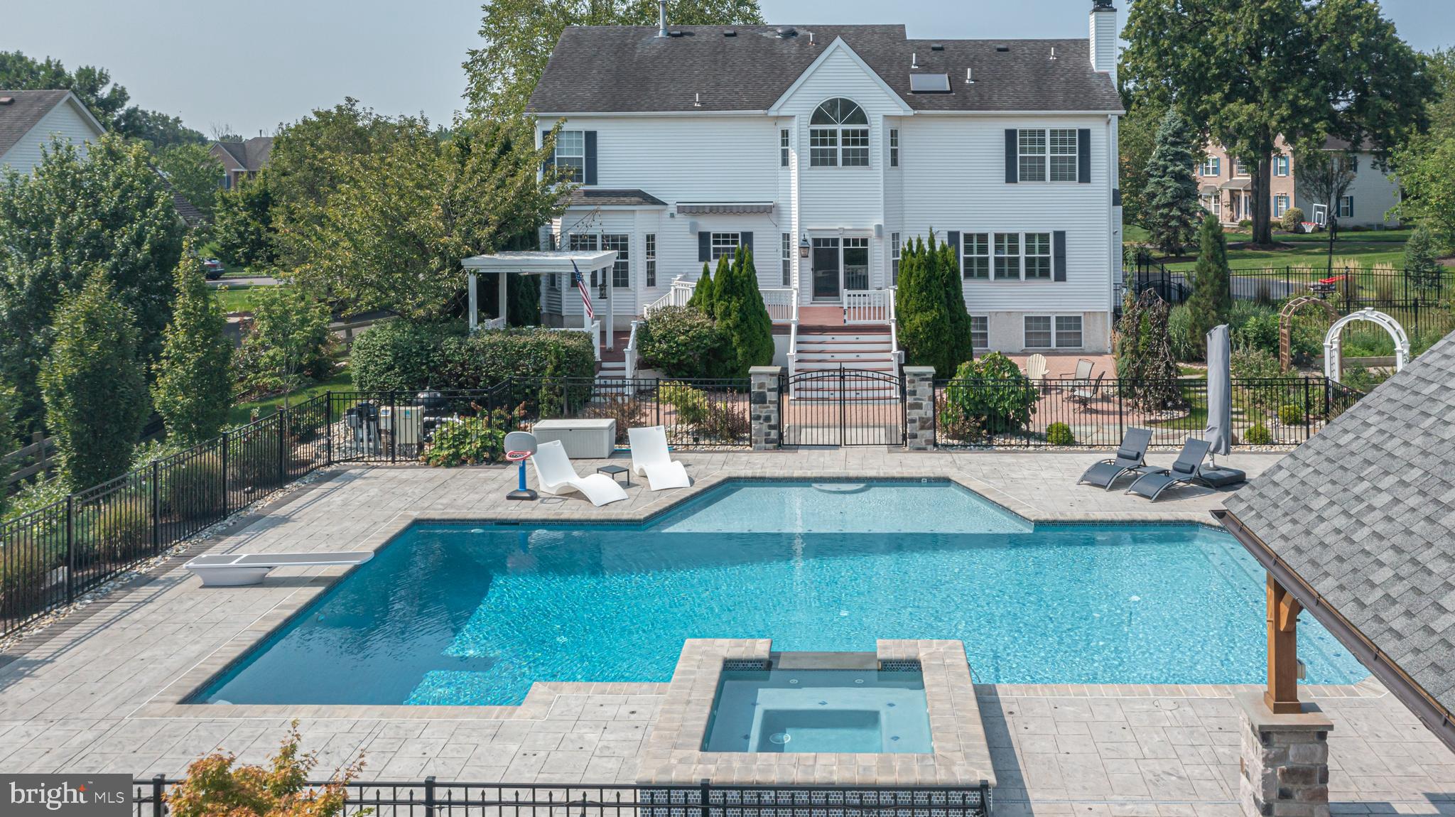 RAVEN HOLLOW - Residential