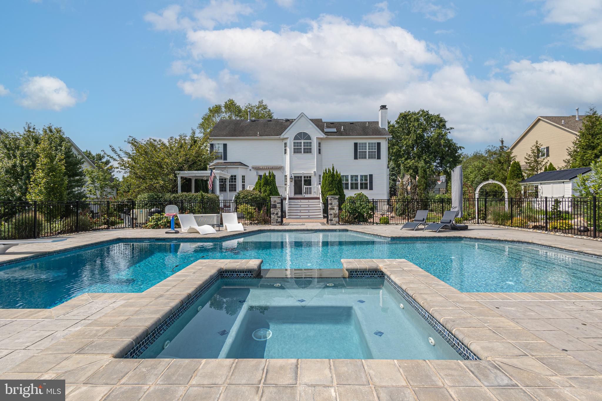 RAVEN HOLLOW - Residential