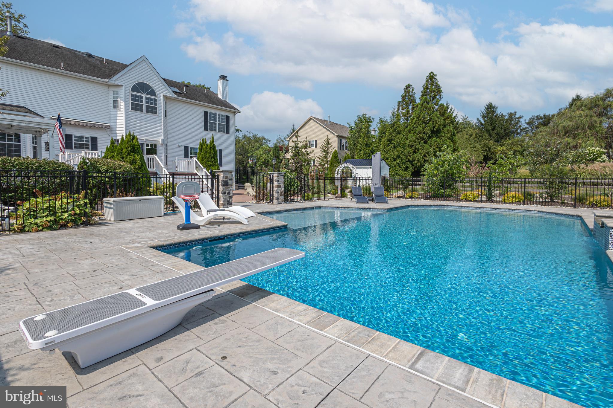 RAVEN HOLLOW - Residential