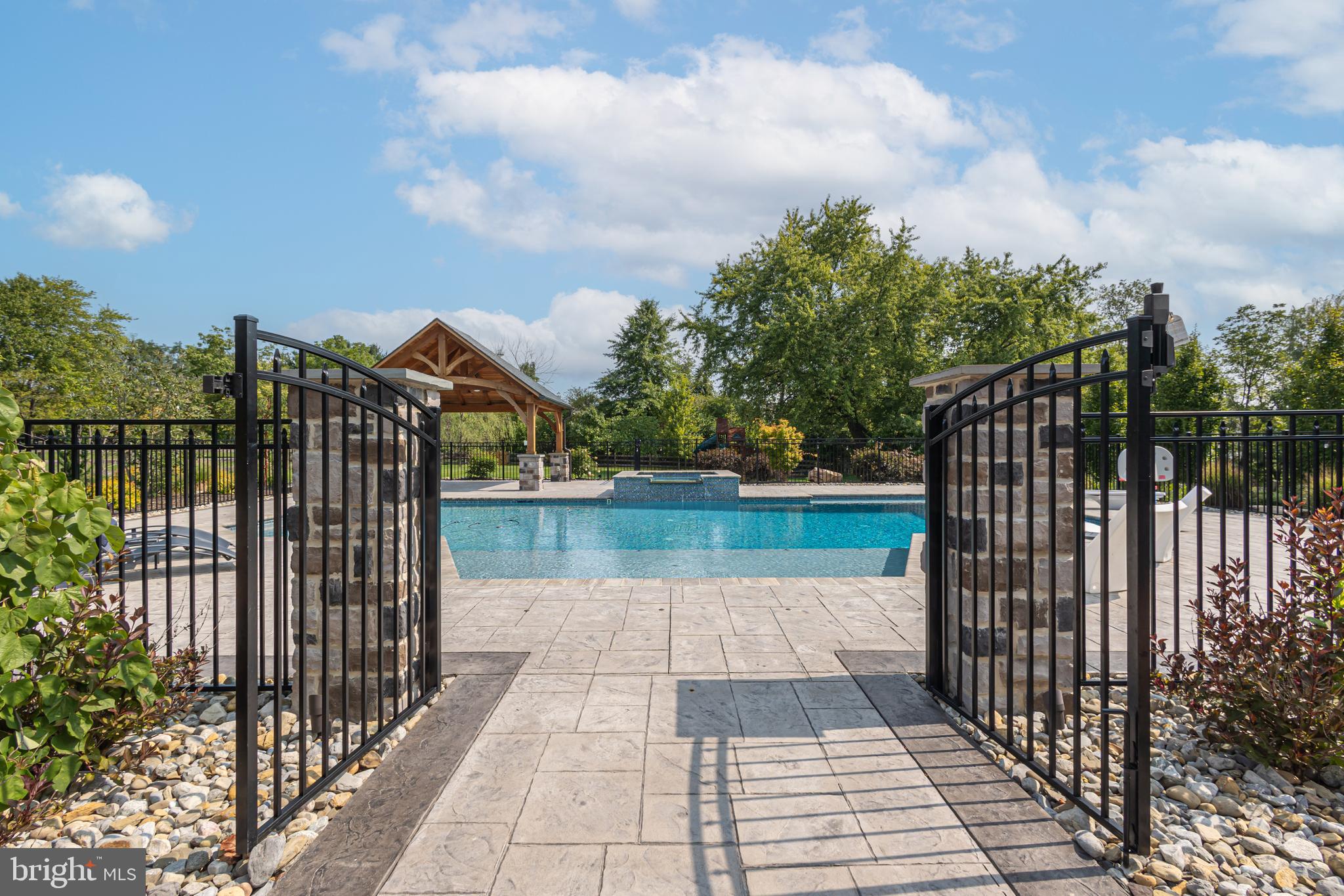 RAVEN HOLLOW - Residential