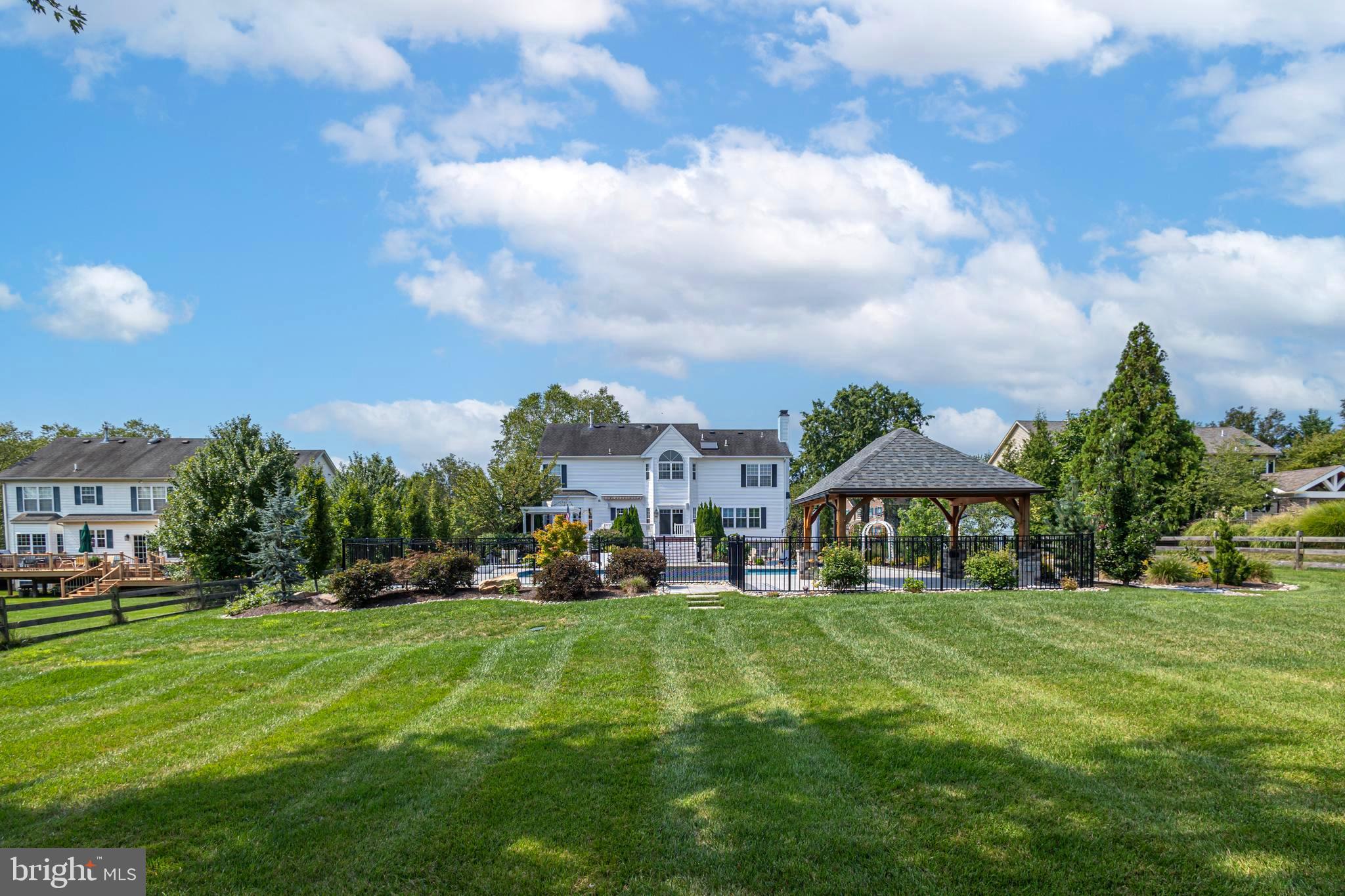 RAVEN HOLLOW - Residential