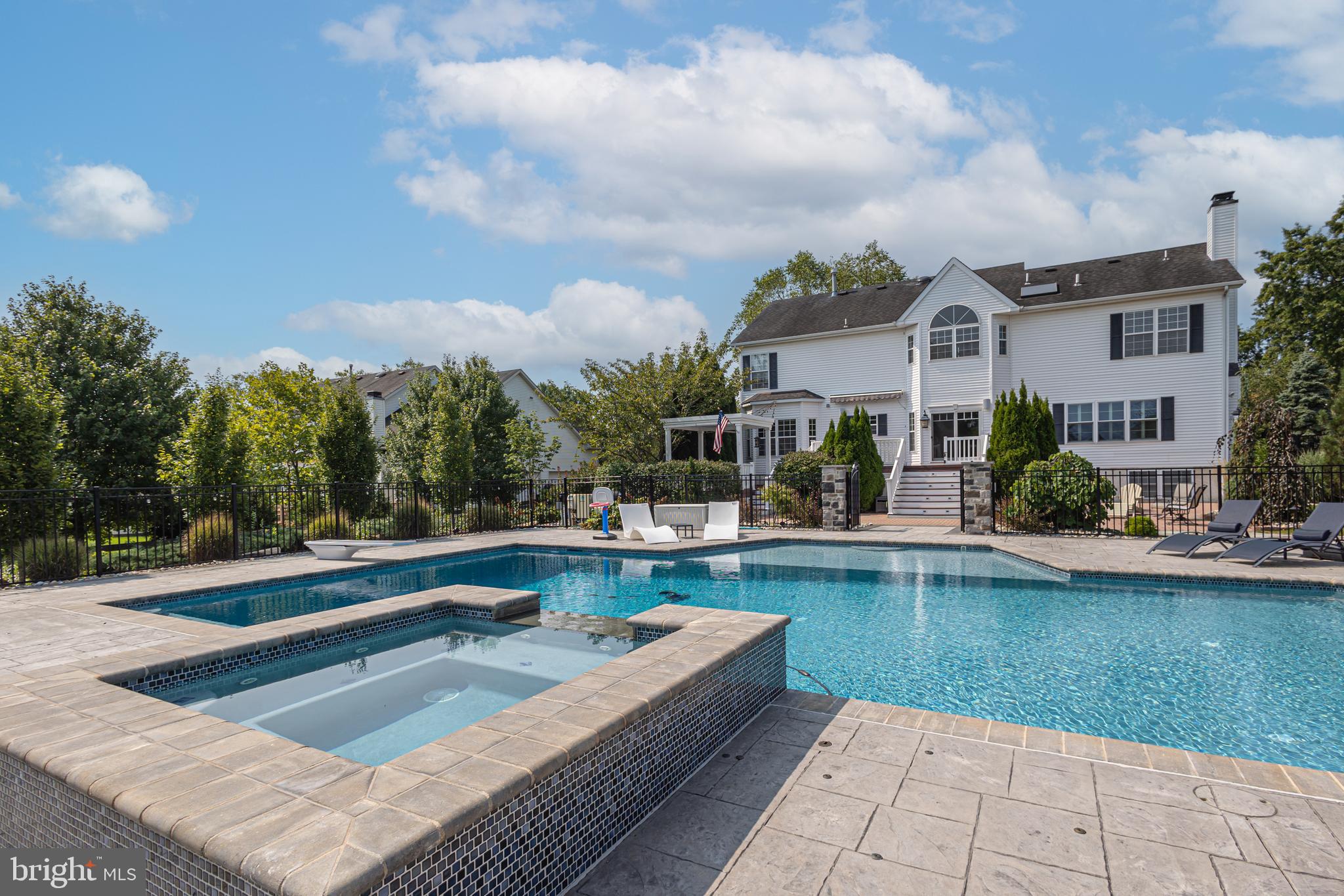 RAVEN HOLLOW - Residential