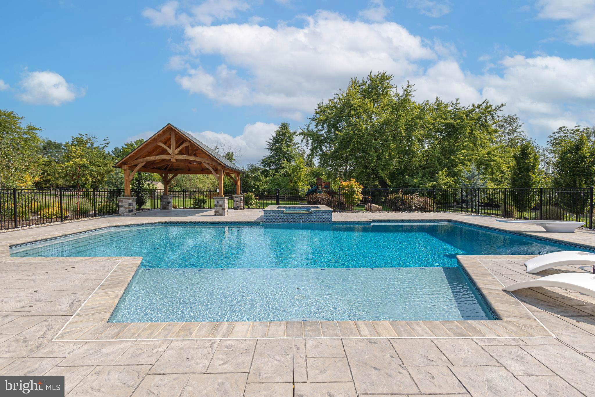 RAVEN HOLLOW - Residential