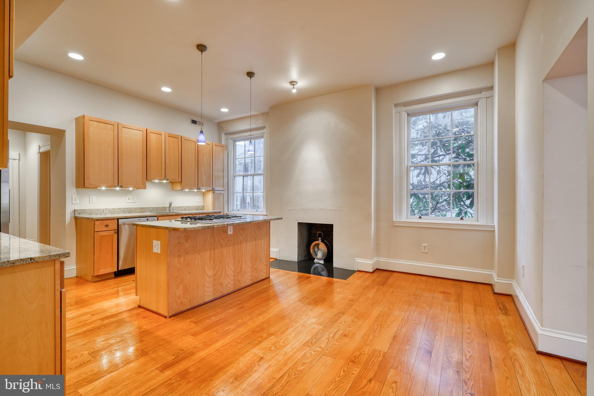 MOUNT VERNON PLACE HISTORIC DISTRICT - Residential Lease